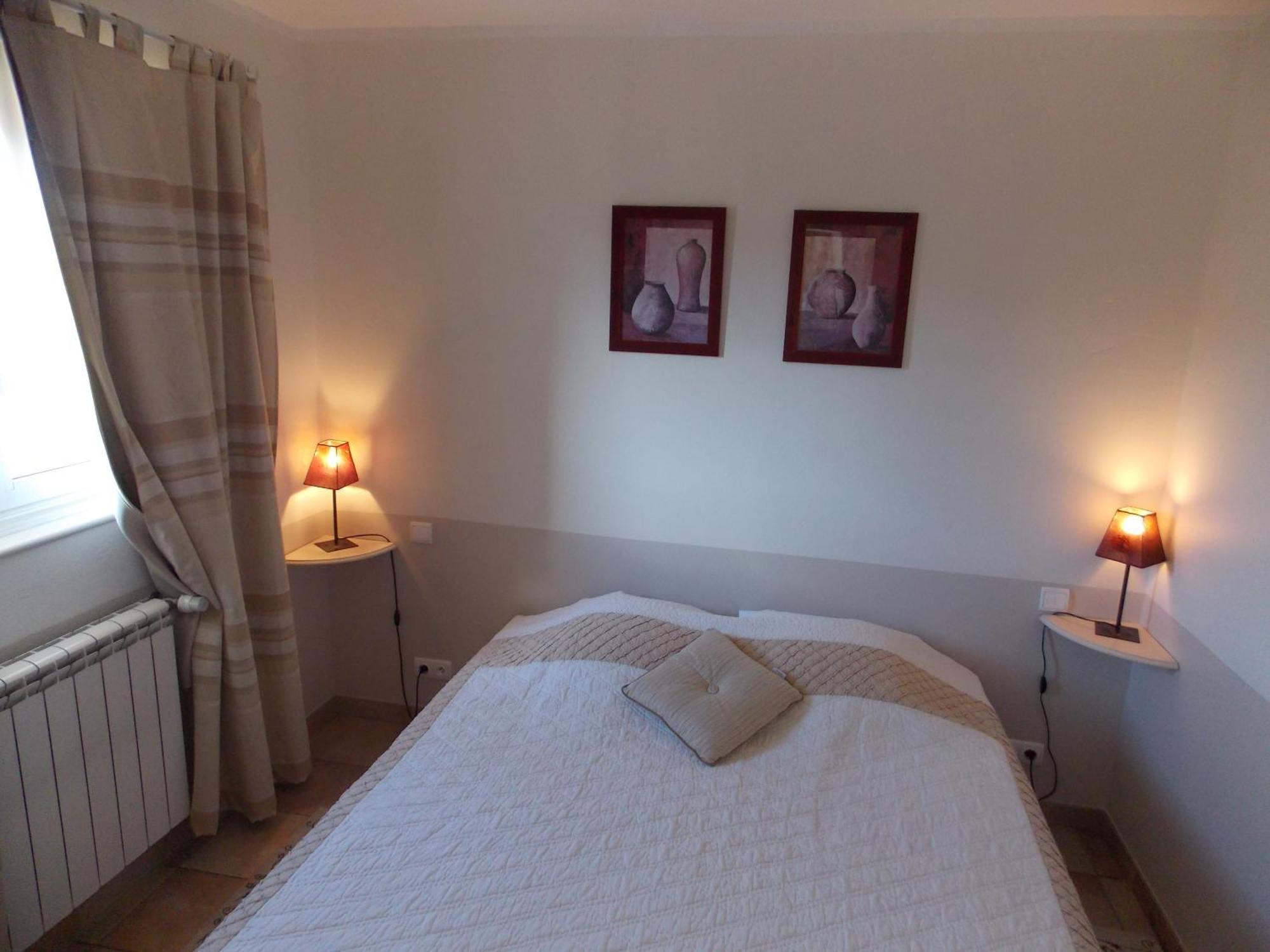 Au Relais Provencal Hotell Bagnols-en-Forêt Rum bild